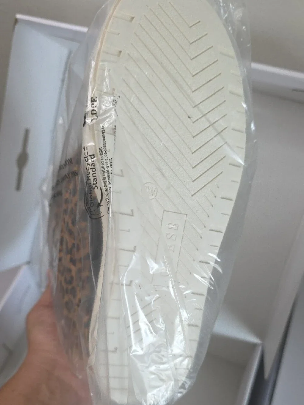 Guess bold leopard